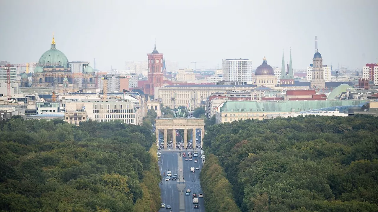 Berlin & Brandenburg: Behinderungen wegen Demonstration vor Brandenburger Tor