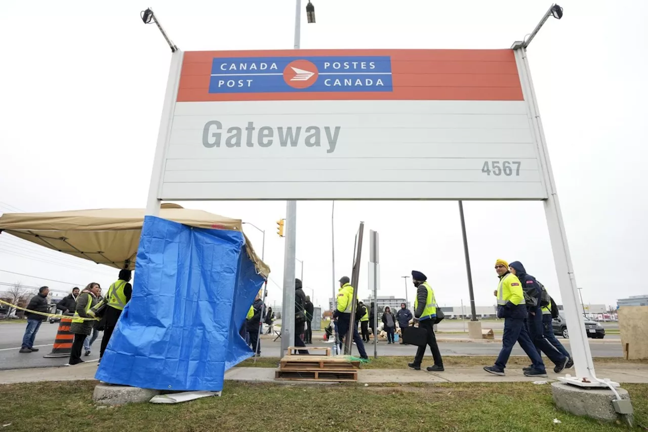 Canada Post down eight million parcels amid strike as talk carry on over weekend