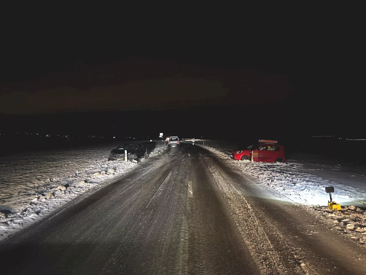 Guntmadingen SH: Frontalkollision zwischen PW und Lieferwagen in Folge von Schneeglätte