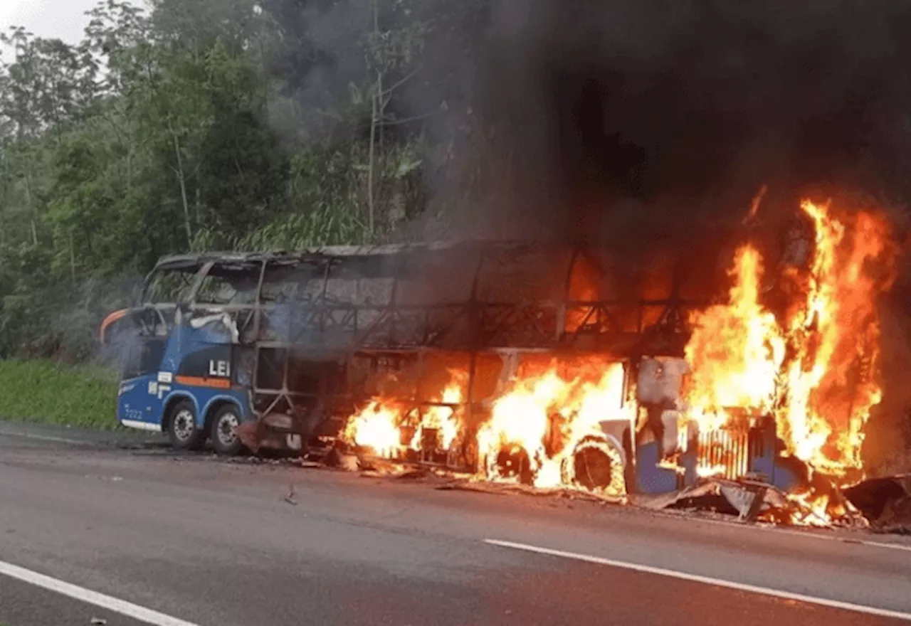 Passageiro ateia fogo em ônibus com 40 pessoas após se trancar no banheiro