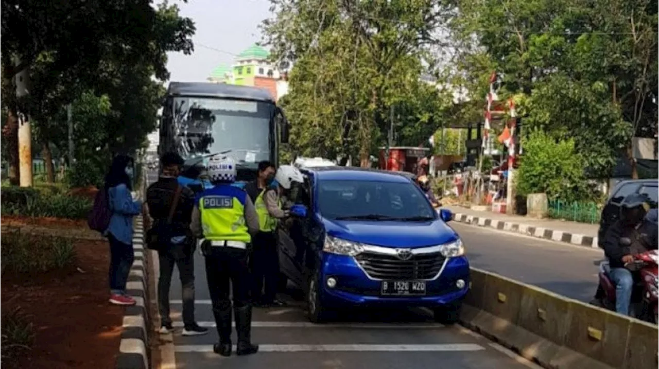 Beda Adab Pengguna Motor Indonesia vs Inggris: Sama-Sama Ingin Masuk Busway, Langkahnya Beda 180 Derajat