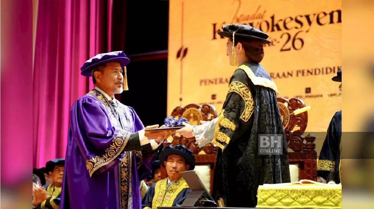 M Nasir dianugerahkan Ijazah Kehormat Doktor Persembahan UPSI