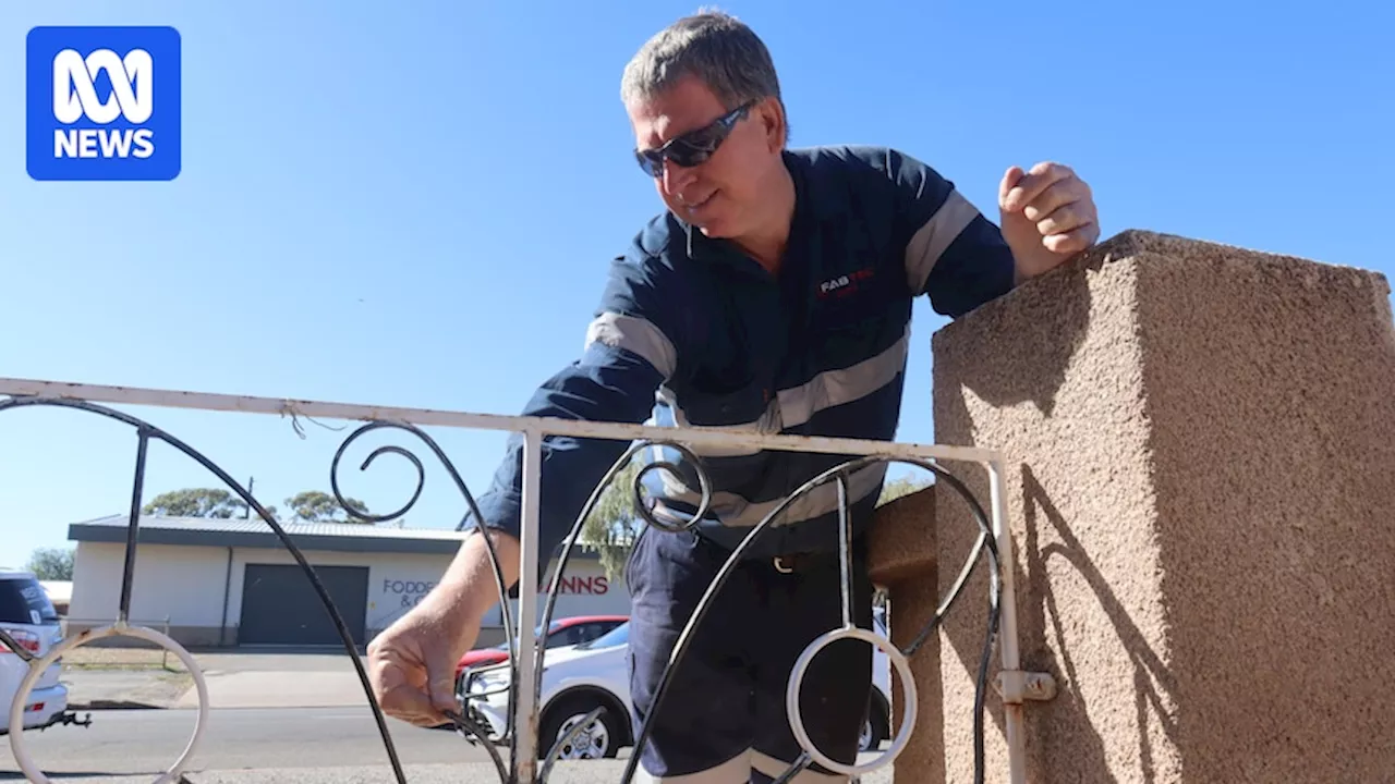 Preserving the 'dying art' of wrought iron metalwork in Broken Hill