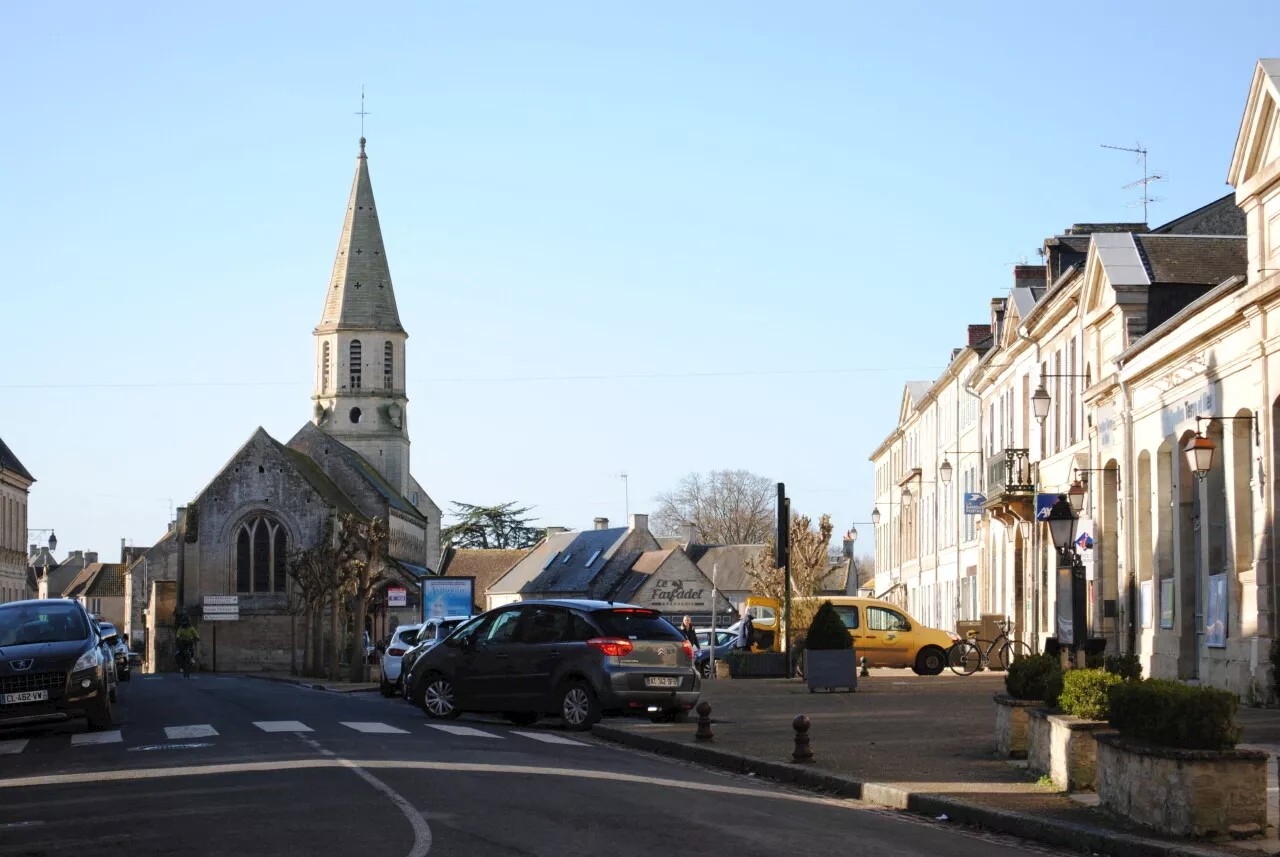 Travaux du cœur de bourg à Creully-sur-Seulles : quelles indemnisations pour les commerçants ?