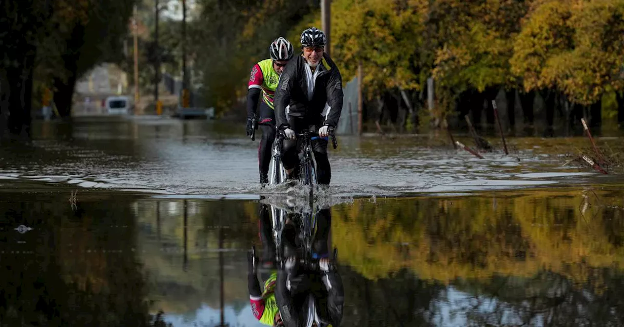 US reels from rain and snow as second round of bad weather approaches for Thanksgiving week