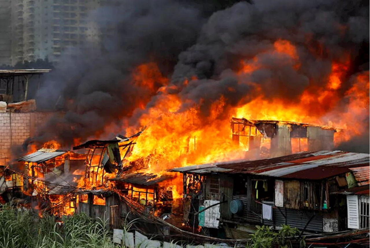 Incendio devasta baraccopoli a Manila, almeno 1000 case bruciate