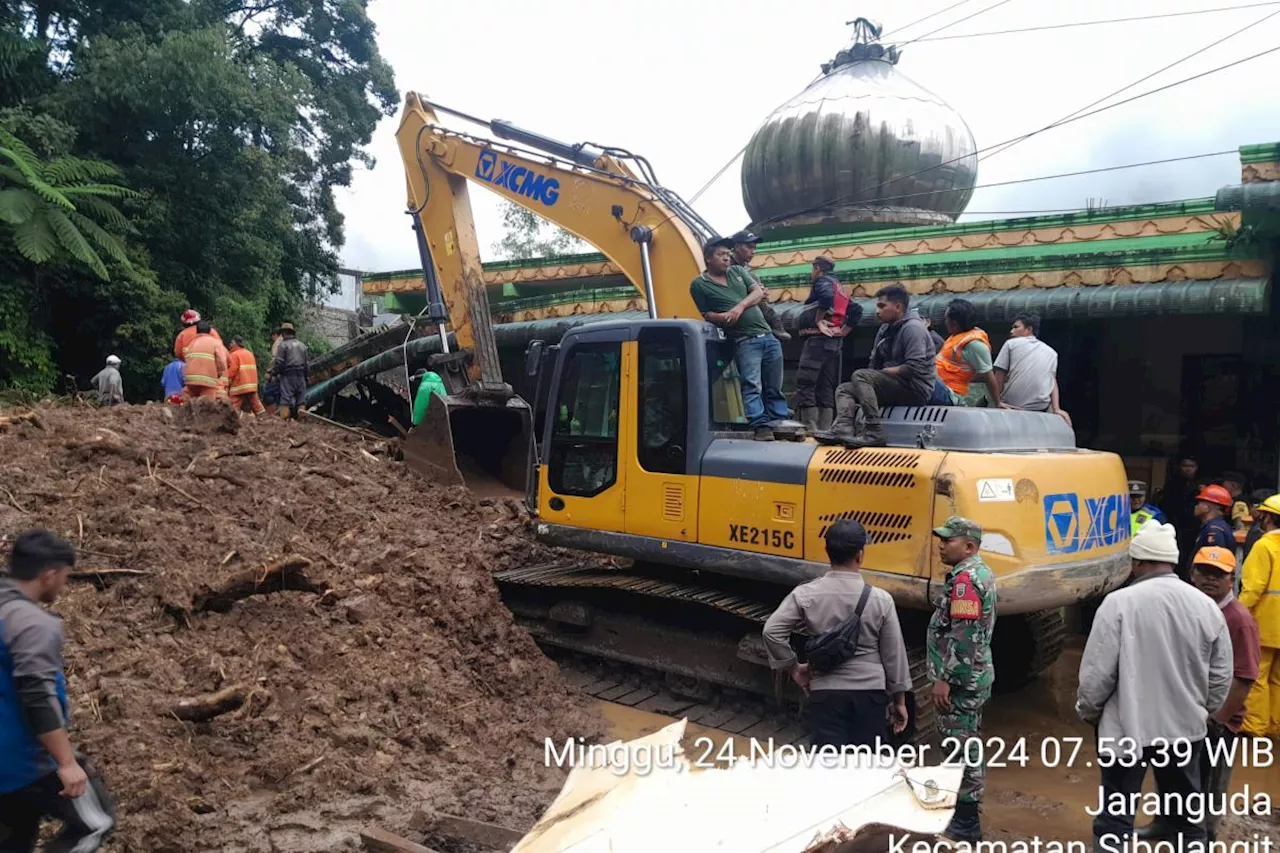 Alat Berat Ditujukan untuk Mengatasi Tanah Longsor di Karo