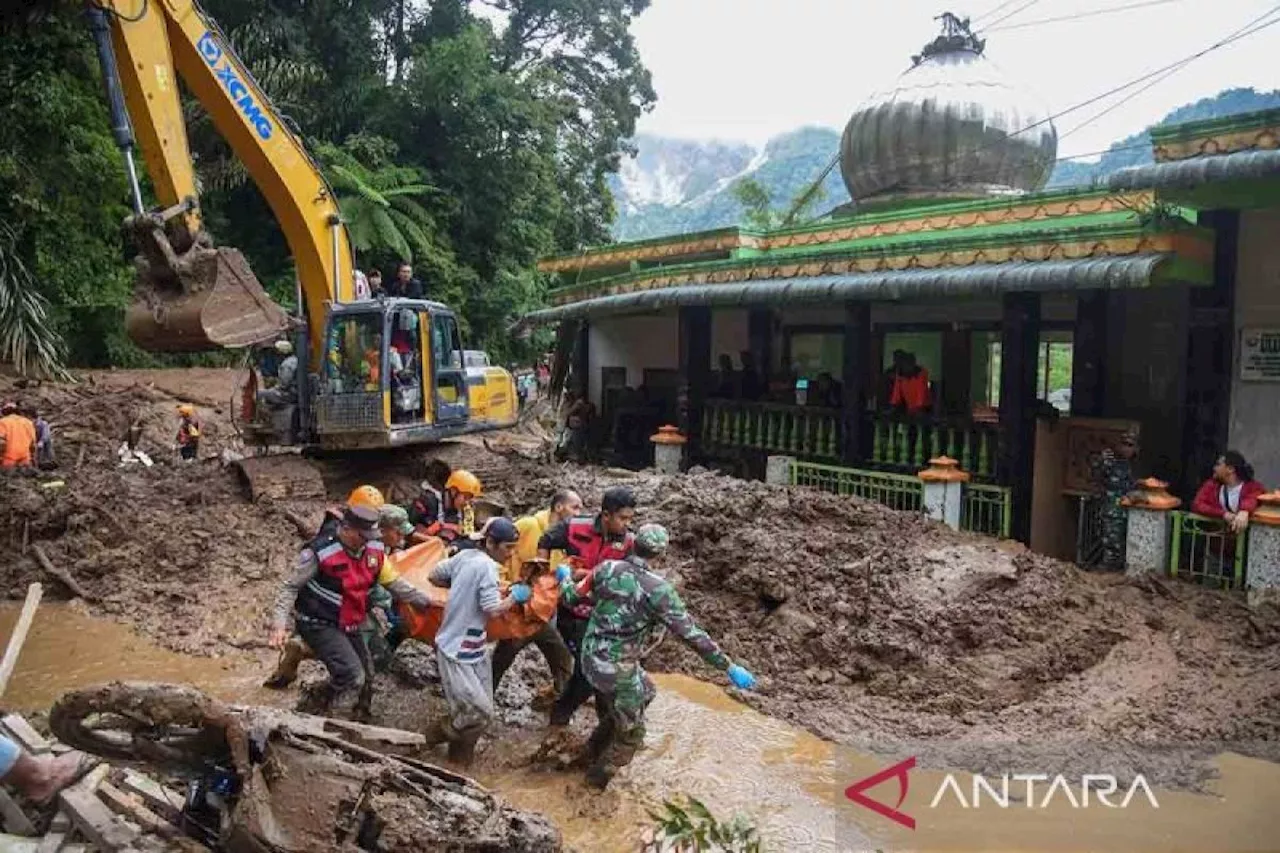 Bencana tanah longsor menewaskan empat orang di Karo