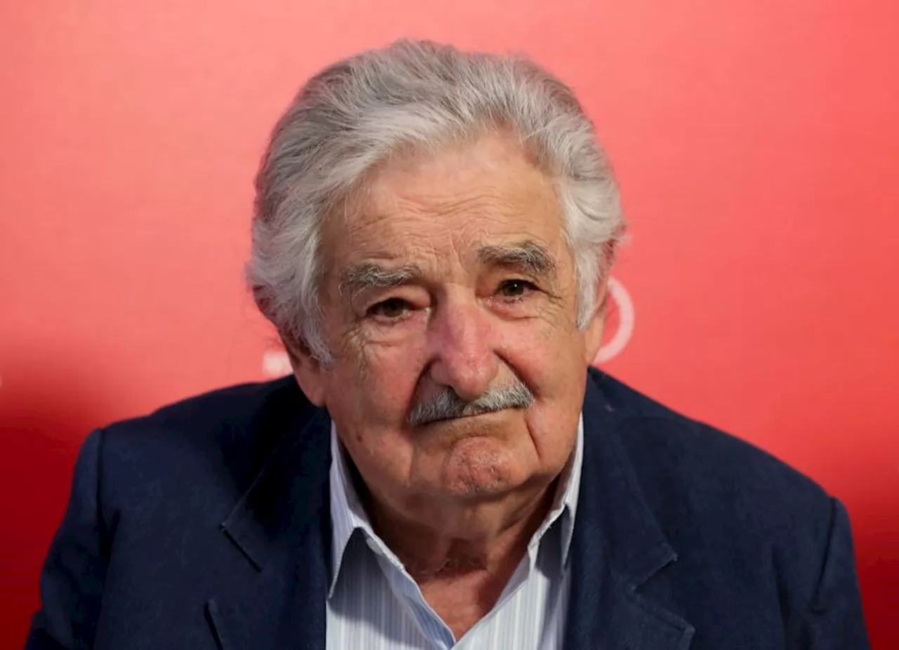 Pepe Mujica vota no segundo turno das eleições no Uruguai