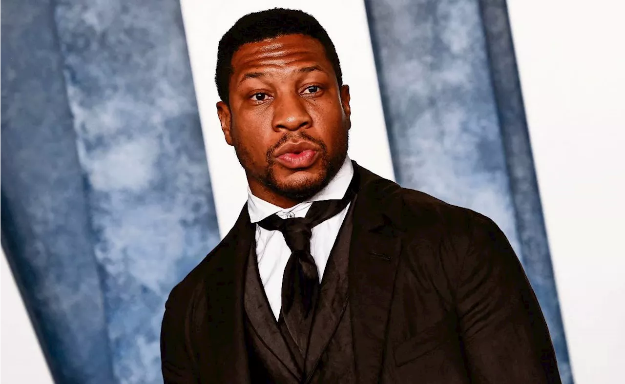 Exnovia de Jonathan Majors retira demanda por agresión y difamación contra el actor