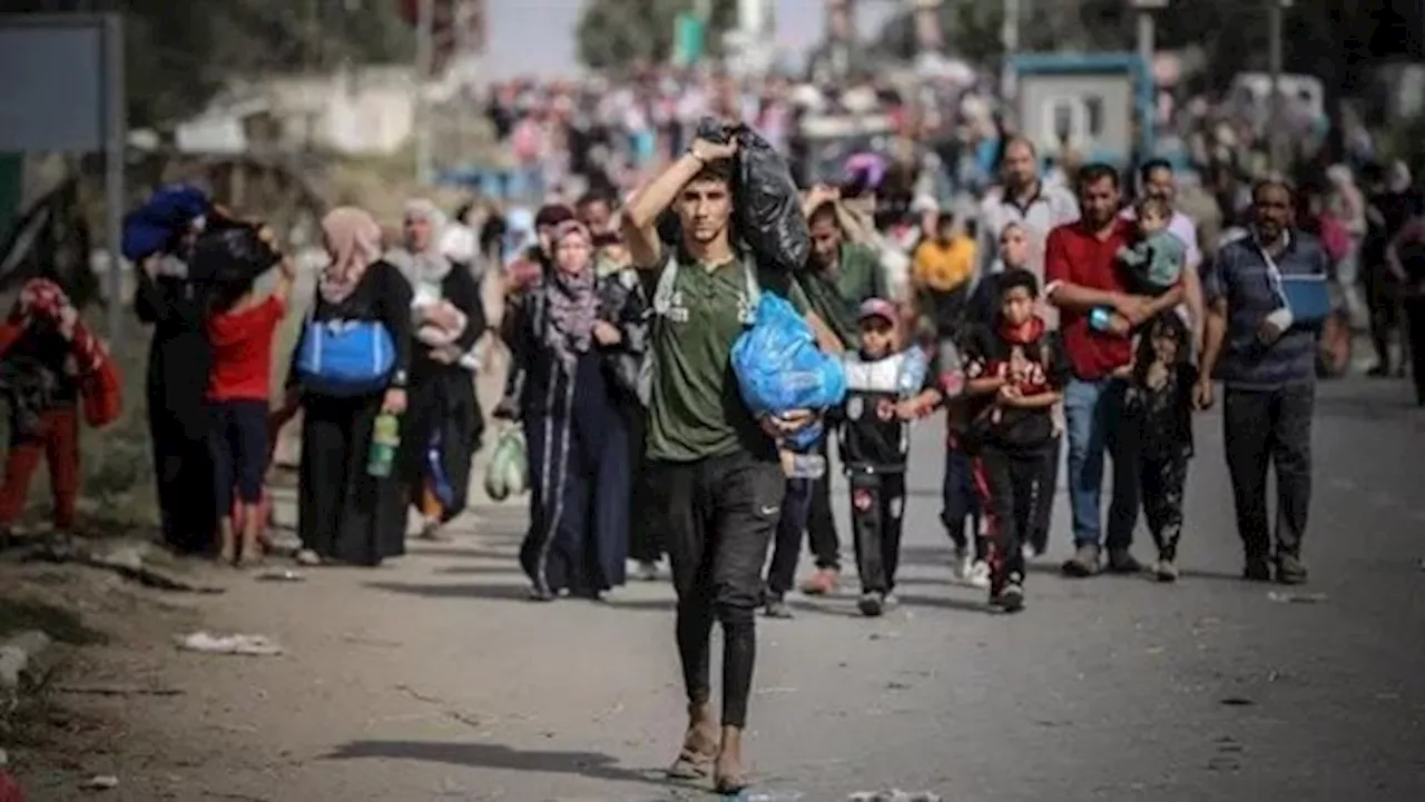 بعد أوامر الإخلاء.. مئات الفلسطينيين ينزحون قسرًا من حي الشجاعية شرق غزة