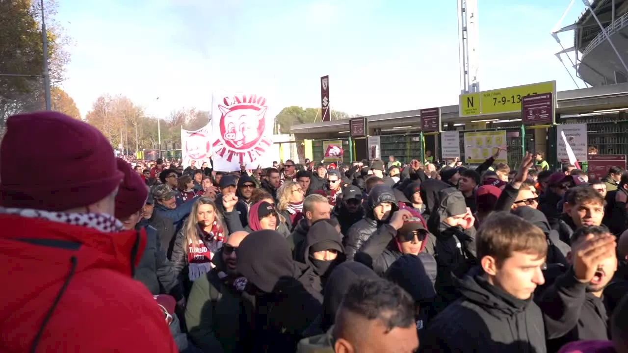 La protesta dei tifosi del Torino contro la presidenza di Urbano Cairo