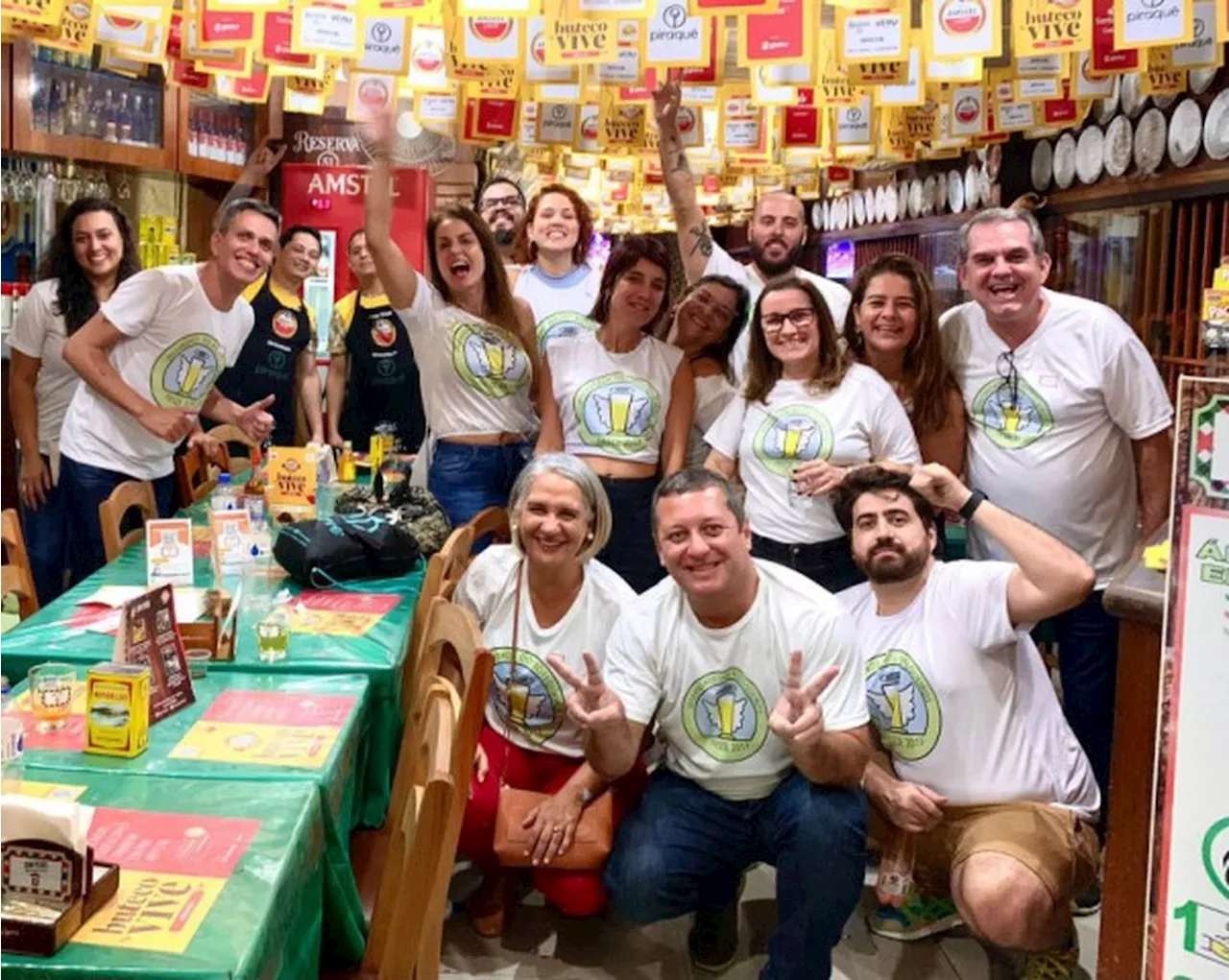 De bar em bar: grupos se reúnem em caravanas para explorar o melhor dos botequins cariocas