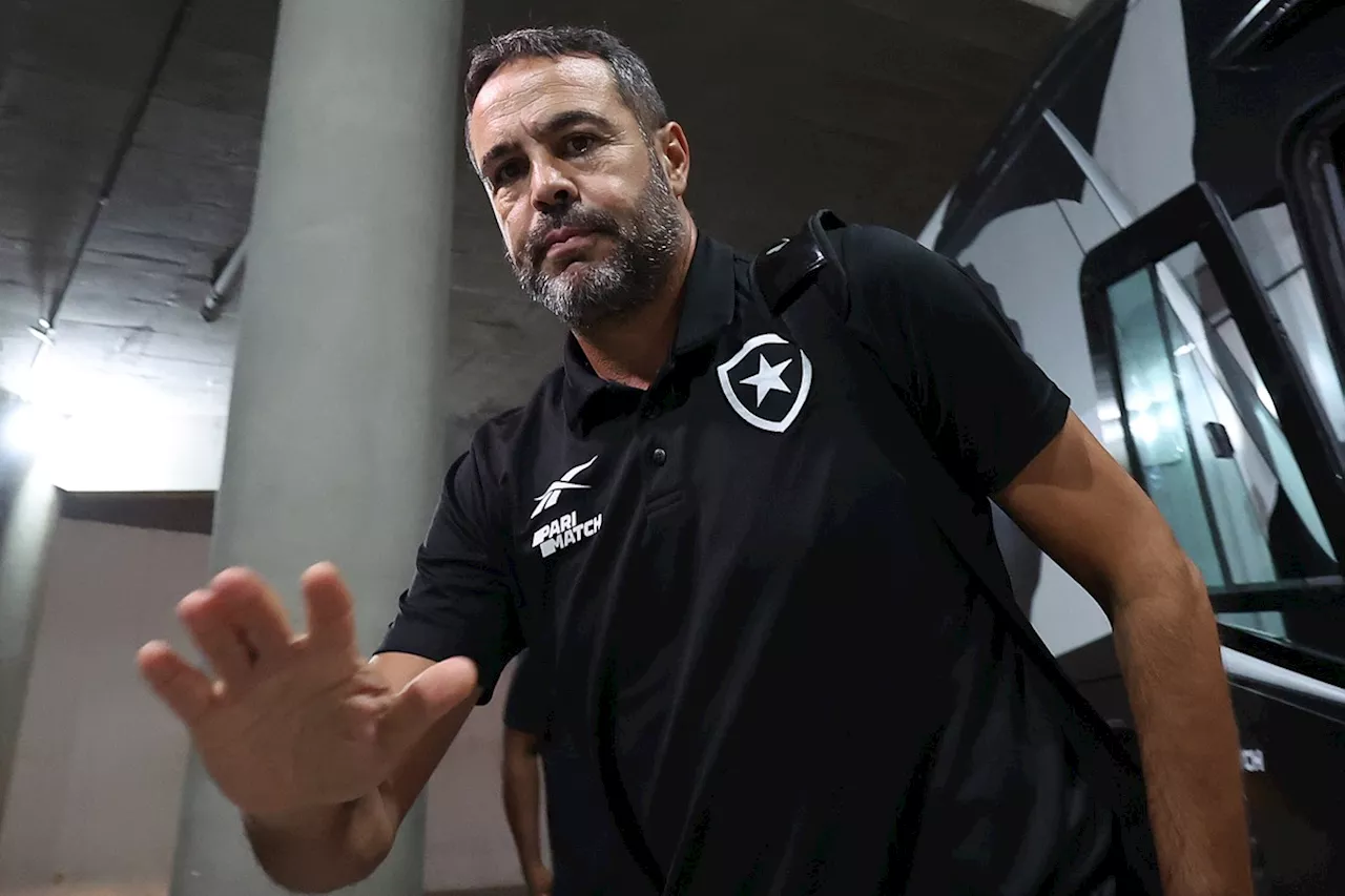 Técnico Artur Jorge critica vaias a Tchê Tchê após empate do Botafogo