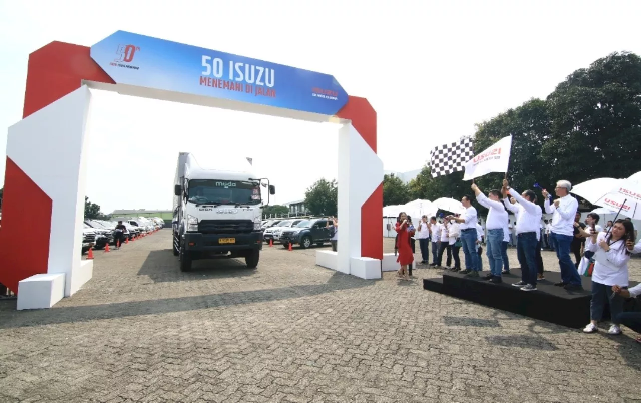 Konvoi dan Penanaman Pohon Meriahkan Perayaan 50 Tahun Eksistensi Isuzu Indonesia