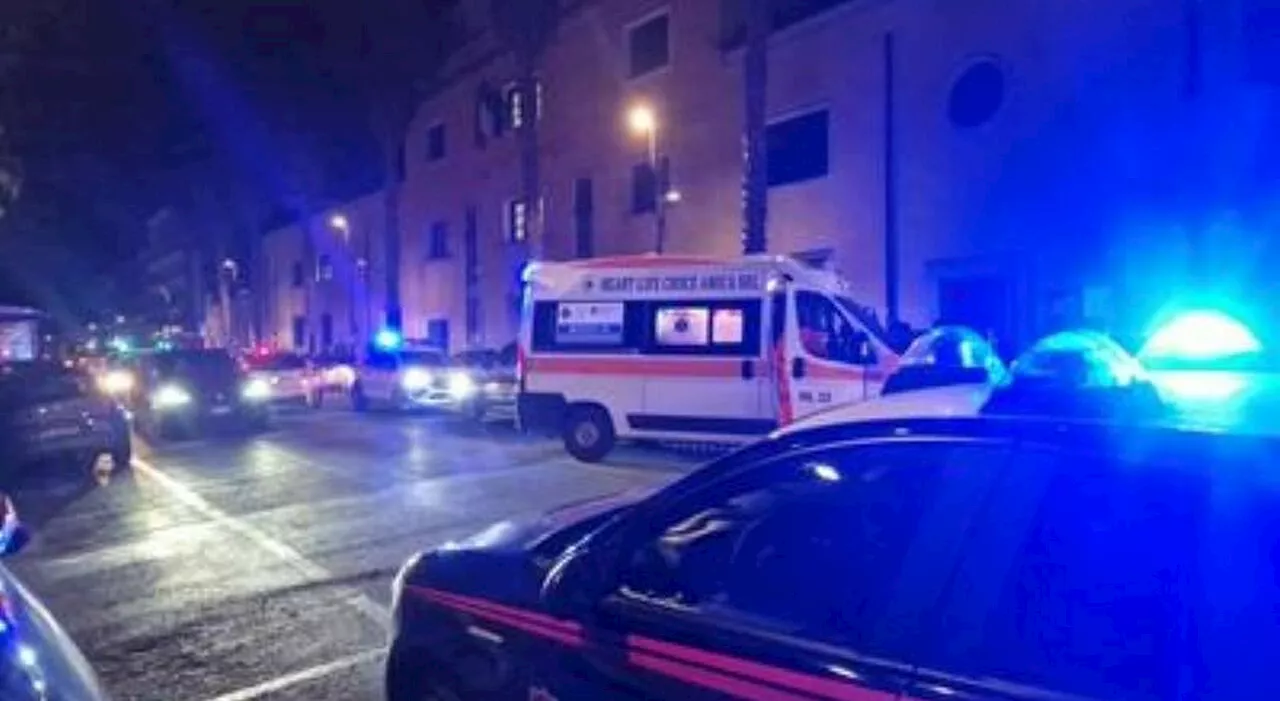 Maxi-rissa tra ragazzini, due 16enni si accoltellano in pieno centro: uno è gravissimo