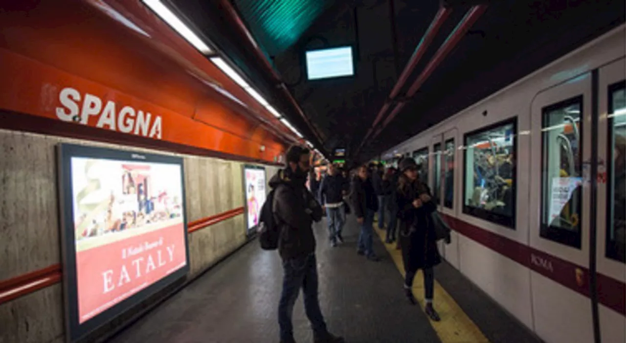 Metro A, caos e treni fermi per più di 30 minuti: «C'è un cane che sta fuggendo per i binari»