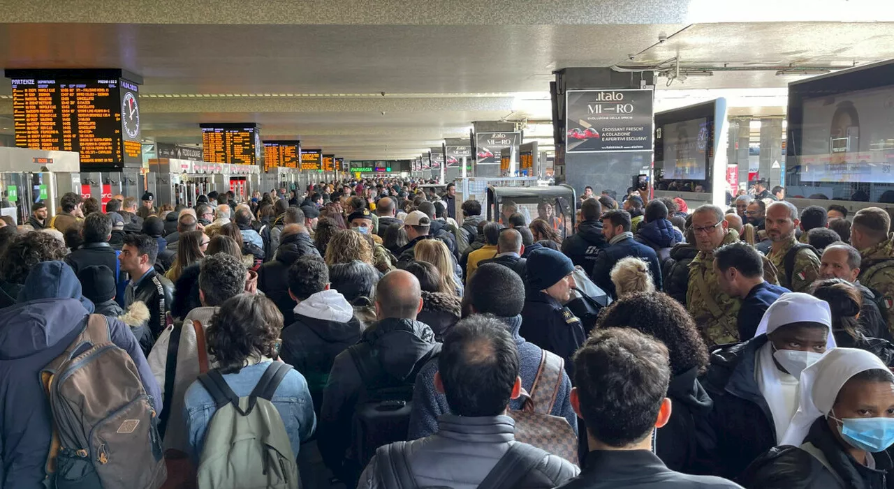 Sciopero treni, disagi in tutta Italia: più di trenta cancellazioni a Roma, viaggiatori bloccati in stazione.