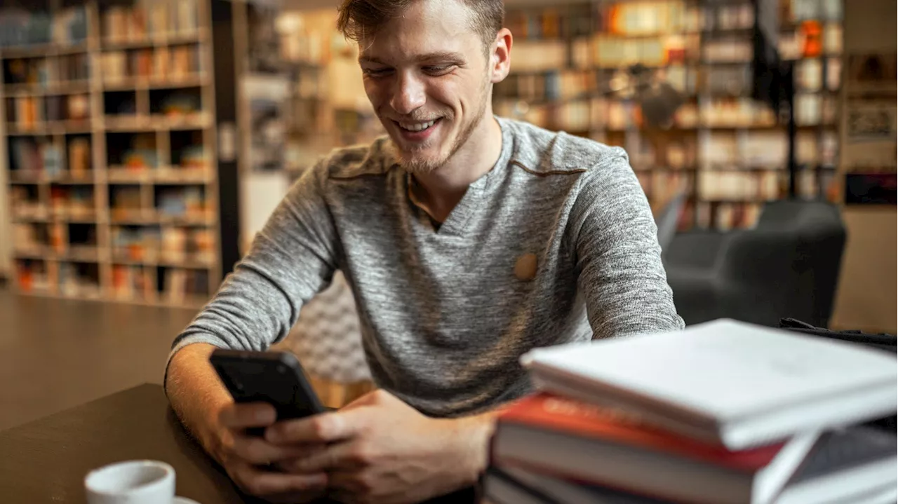 Pour lâcher son téléphone et se remettre à la lecture, ces professionnels ont des conseils