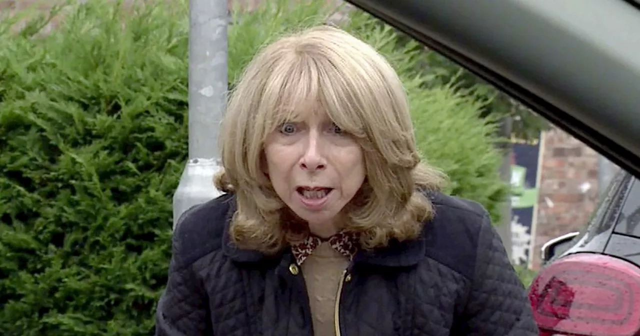 Corrie fans 'rumble' who sets fire to Gail house - and it's a Platt member