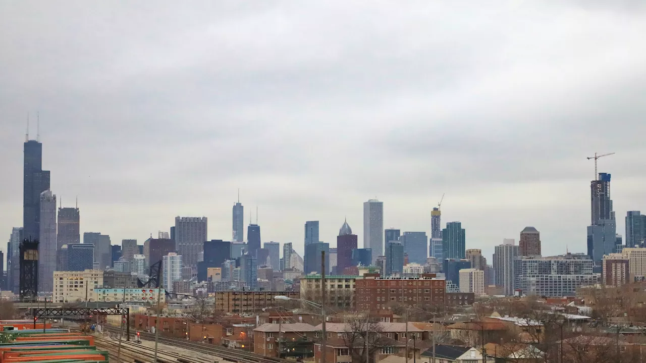 Above-average temps, light rain in Chicago Sunday forecast