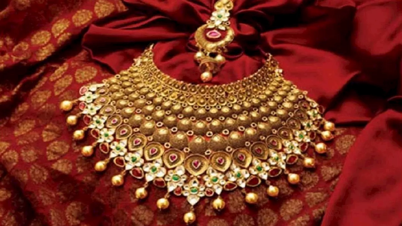 Gold Price Today: शादियों के सीजन में सोना-चांदी की कीमतों में उछाल, जानें कितना महंगा हुआ जेवर बनवाना