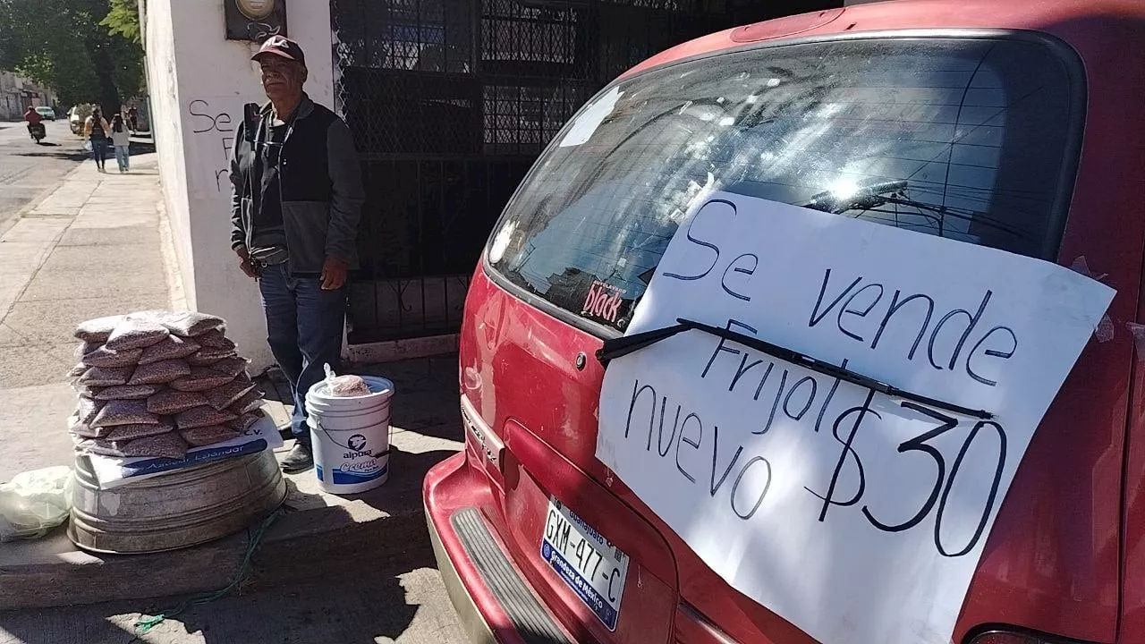 Adulto Mayor En Salamanca Vende Su Fruto Para Apoyar A Su Familia