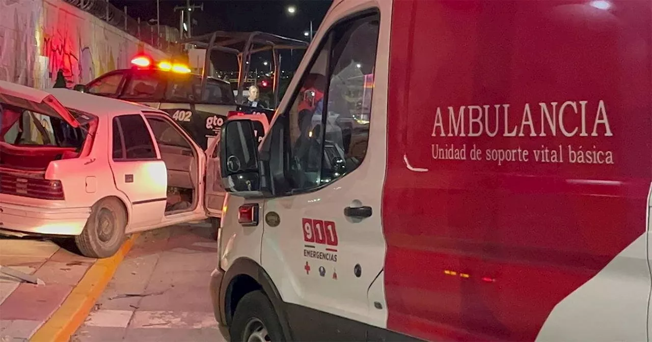 Policías en León se pasan semáforo rojo y provocan choque en la colonia San Felipe de Jesús