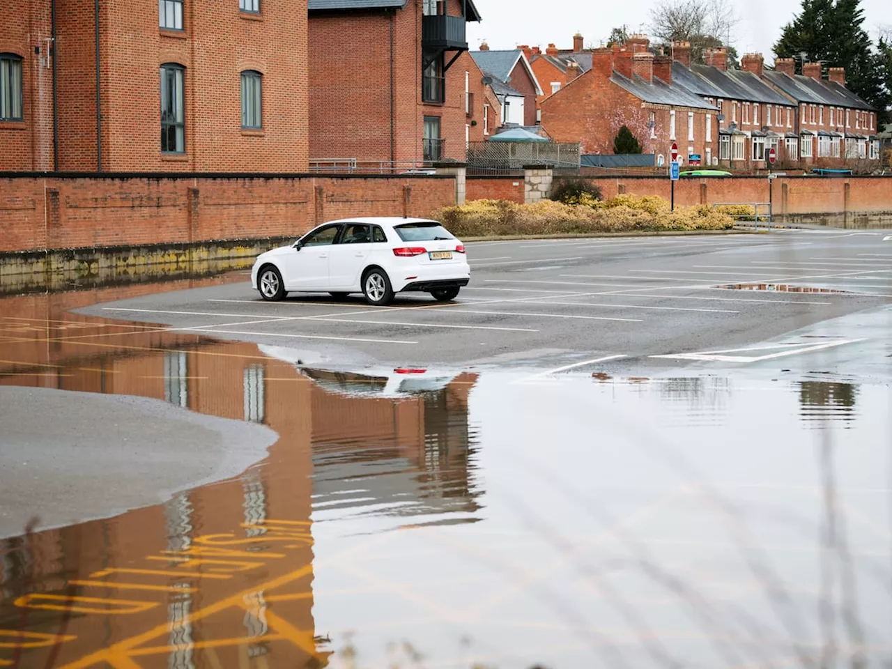 Flooding closes major Shropshire A-road while car parks close in Shrewsbury as river levels rise