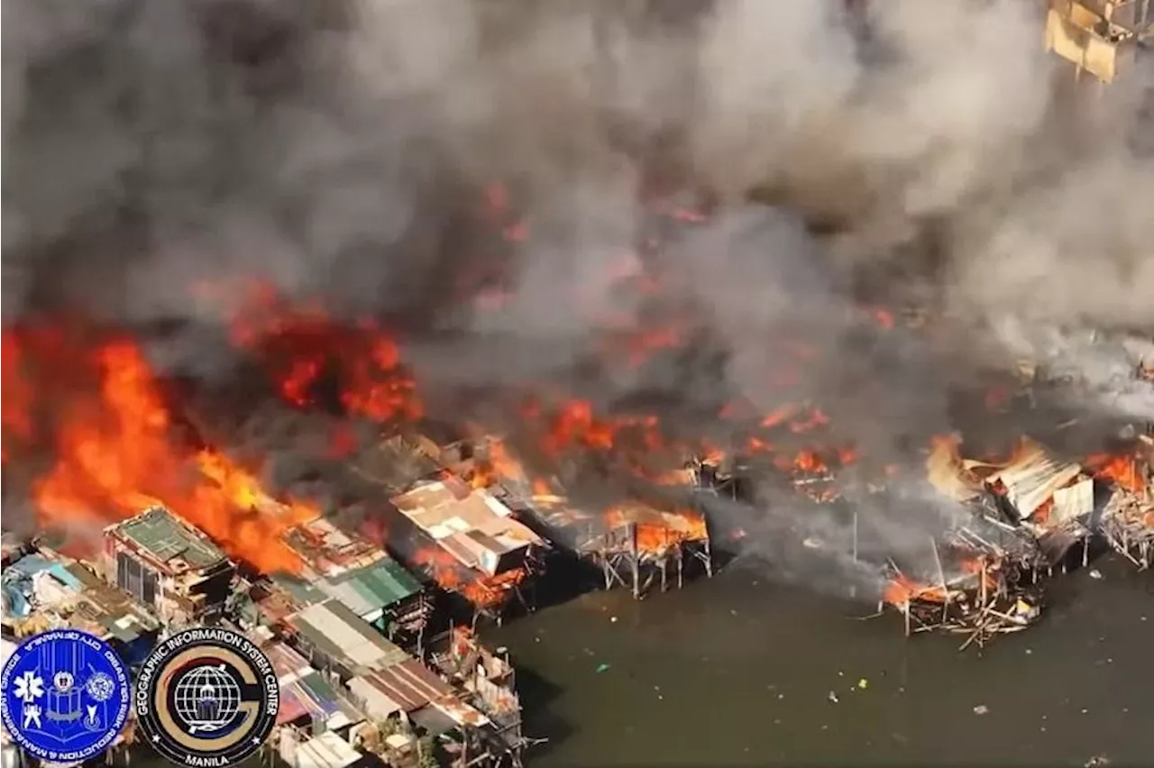 Fire rips through slum area in Philippine capital