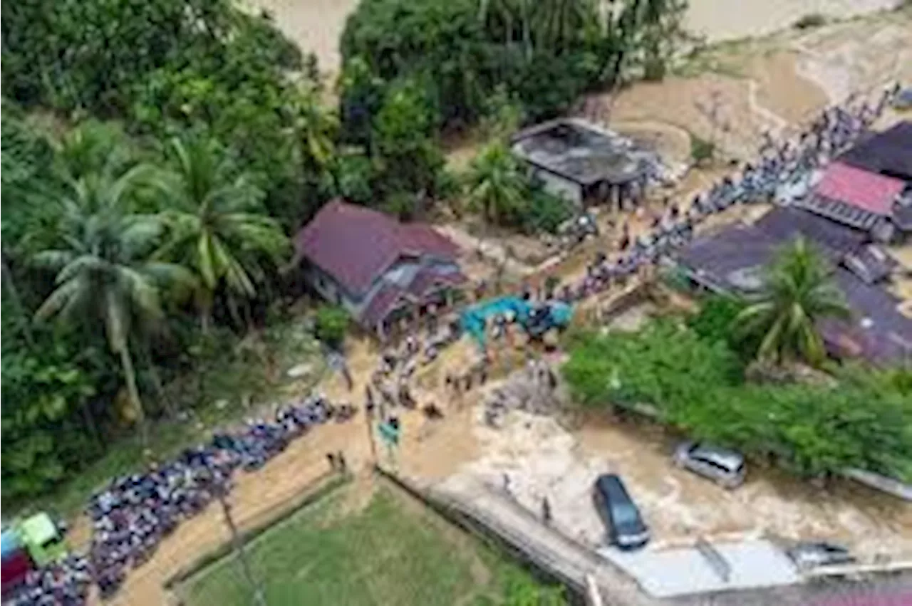 Landslides and Flash Floods Kill Six in Indonesia