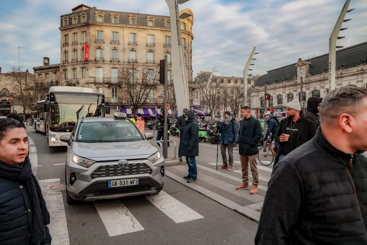 Aéroport de Bordeaux : ce mardi 26 novembre, les chauffeurs de VTC organisent une « opération escargot »