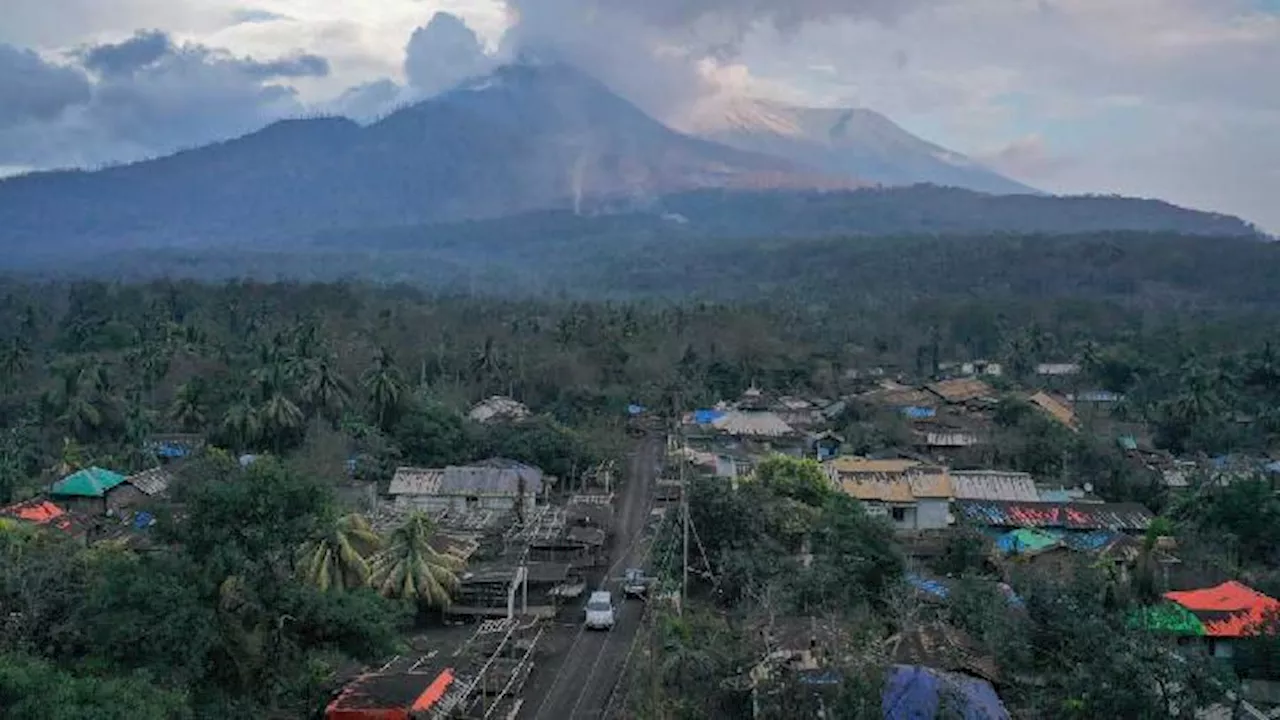 Gunung Lewotobi Laki-Laki Kembali Erupsi Ahad Pagi