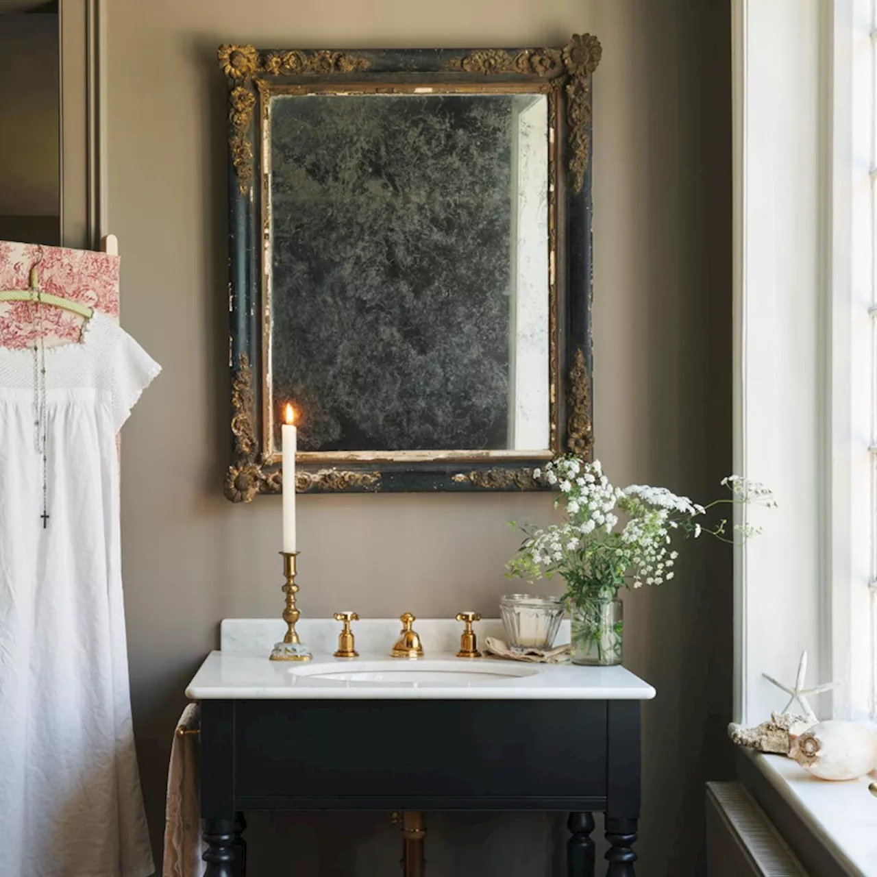 Expert Tips to Make Your Small Bathroom Feel Bigger