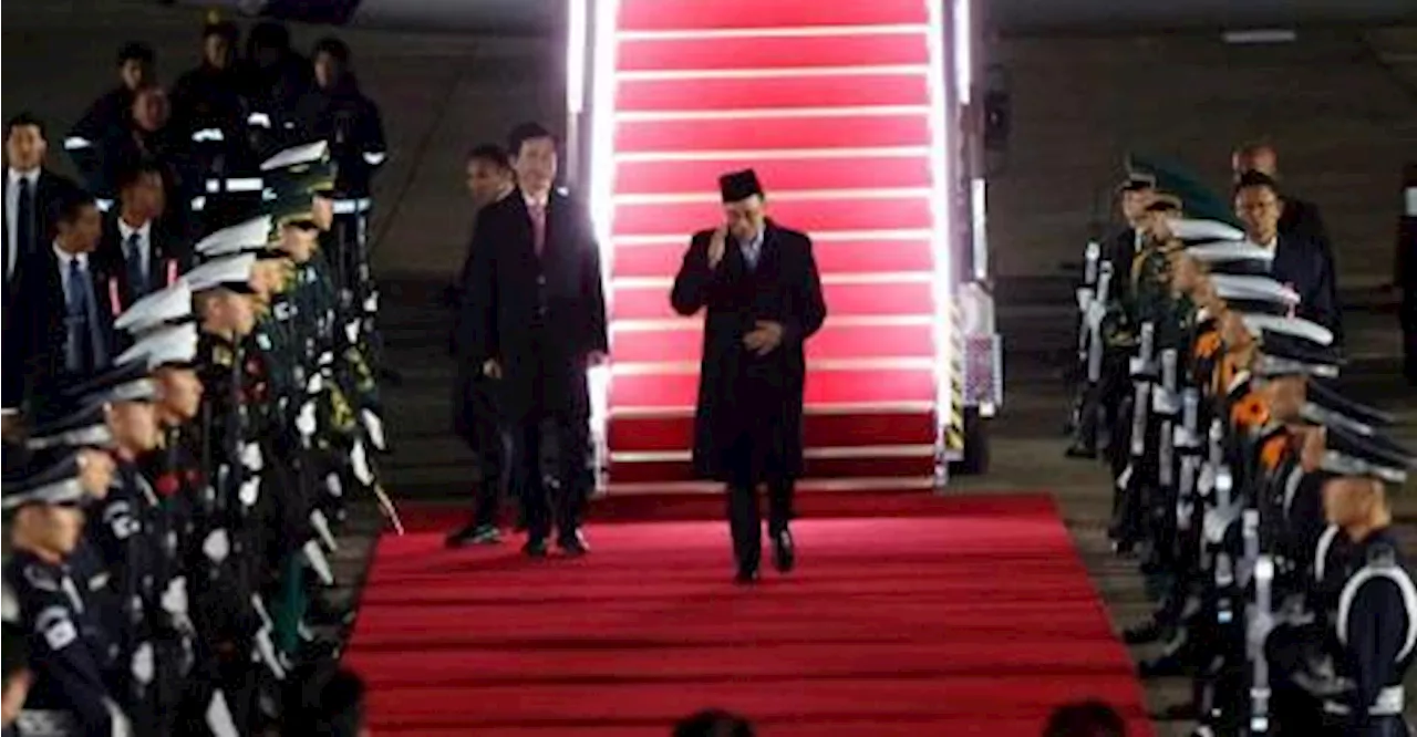 PM Anwar arrives in Seoul for three day official visit to South Korea