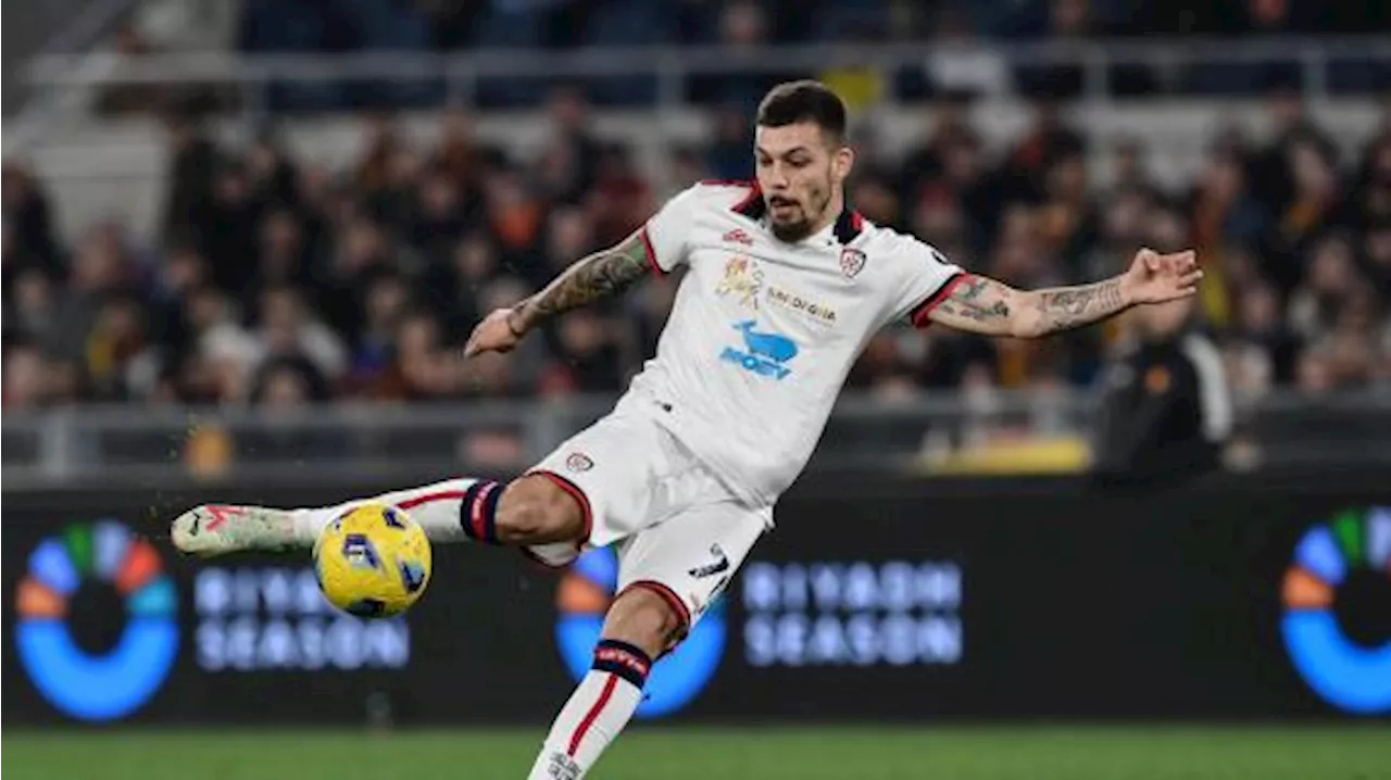 Il VAR richiama Sozza e Gaetano trasforma il rigore: Cagliari avanti 1-0 sul Genoa