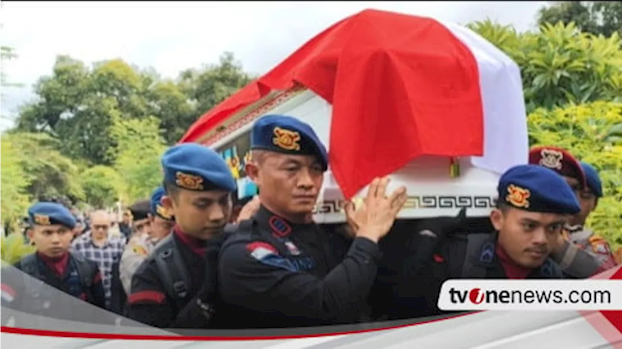 Foto-foto Pemakaman AKP Ulil di Makassar yang Diantar oleh Isak Tangis Keluarga Besar