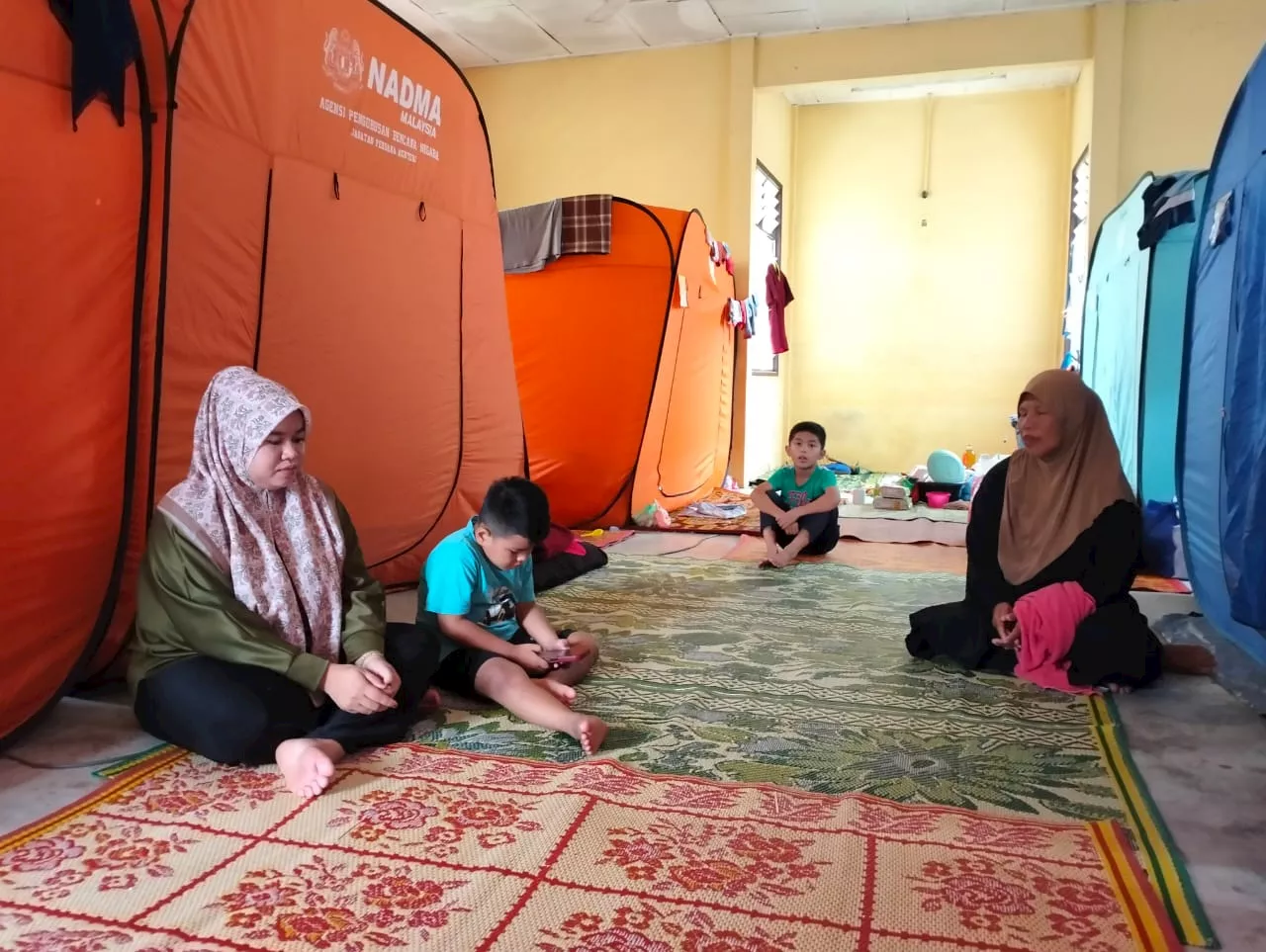 Banjir: Penduduk Bendang Perol, Rantau Panjang mula berpindah