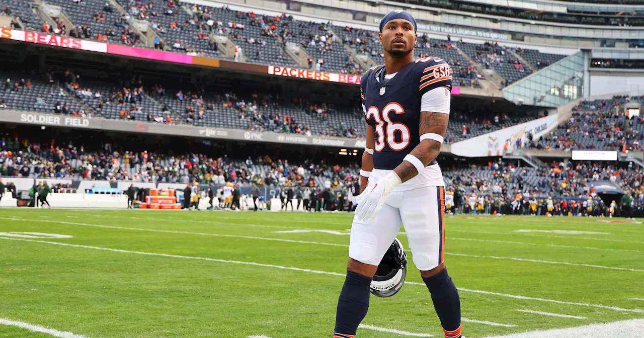 Jonathan Owens Copies Simone Biles' Gymnastics Salute in Bears Game