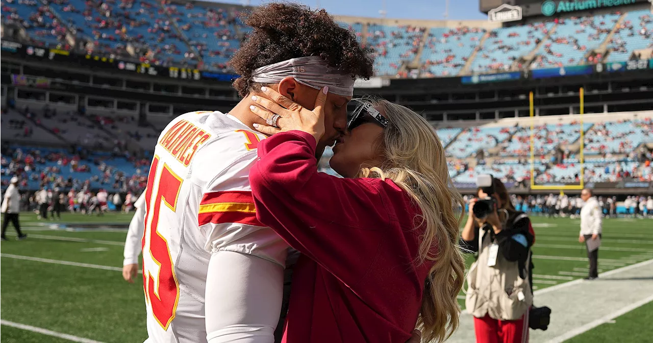 Patrick Mahomes Kisses Pregnant Brittany Mahomes Before Chiefs Game