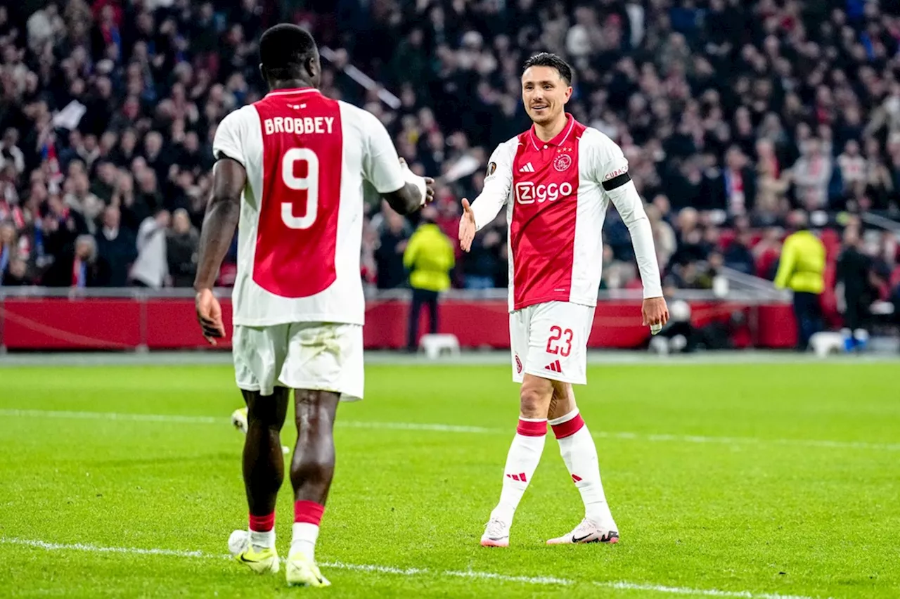 Berghuis maakt basisrentree bij Ajax, Brobbey terug in de spits