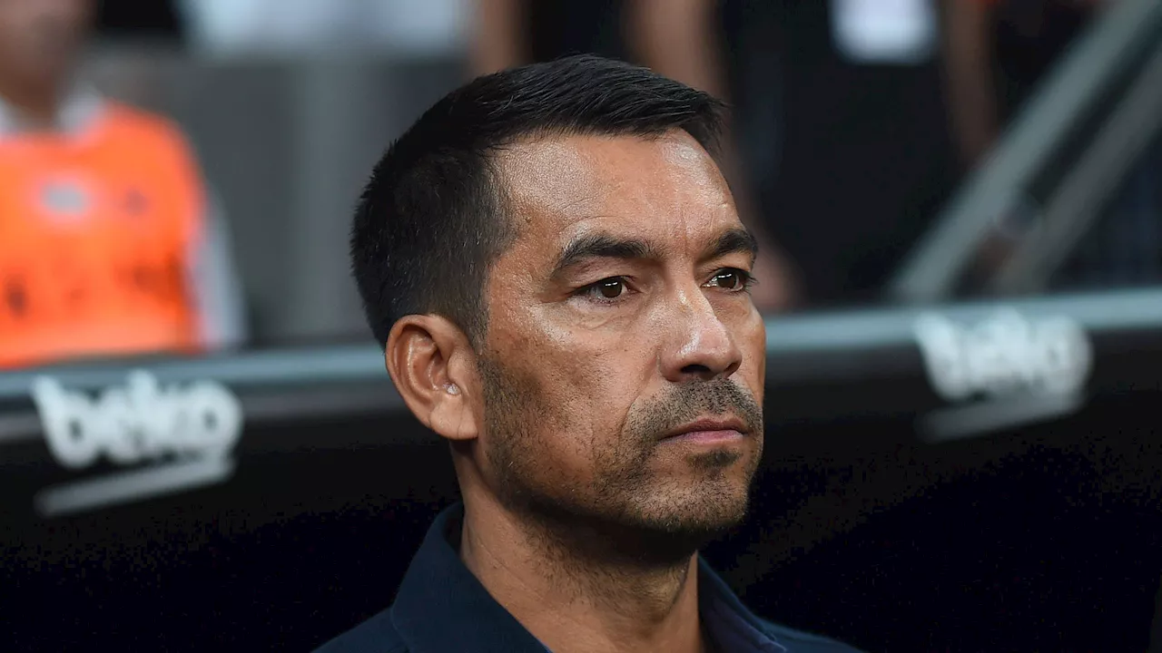 Giovanni van Bronckhorst ziet Besiktas voorsprong na kolderiek eigen doelpunt helemaal weggeven