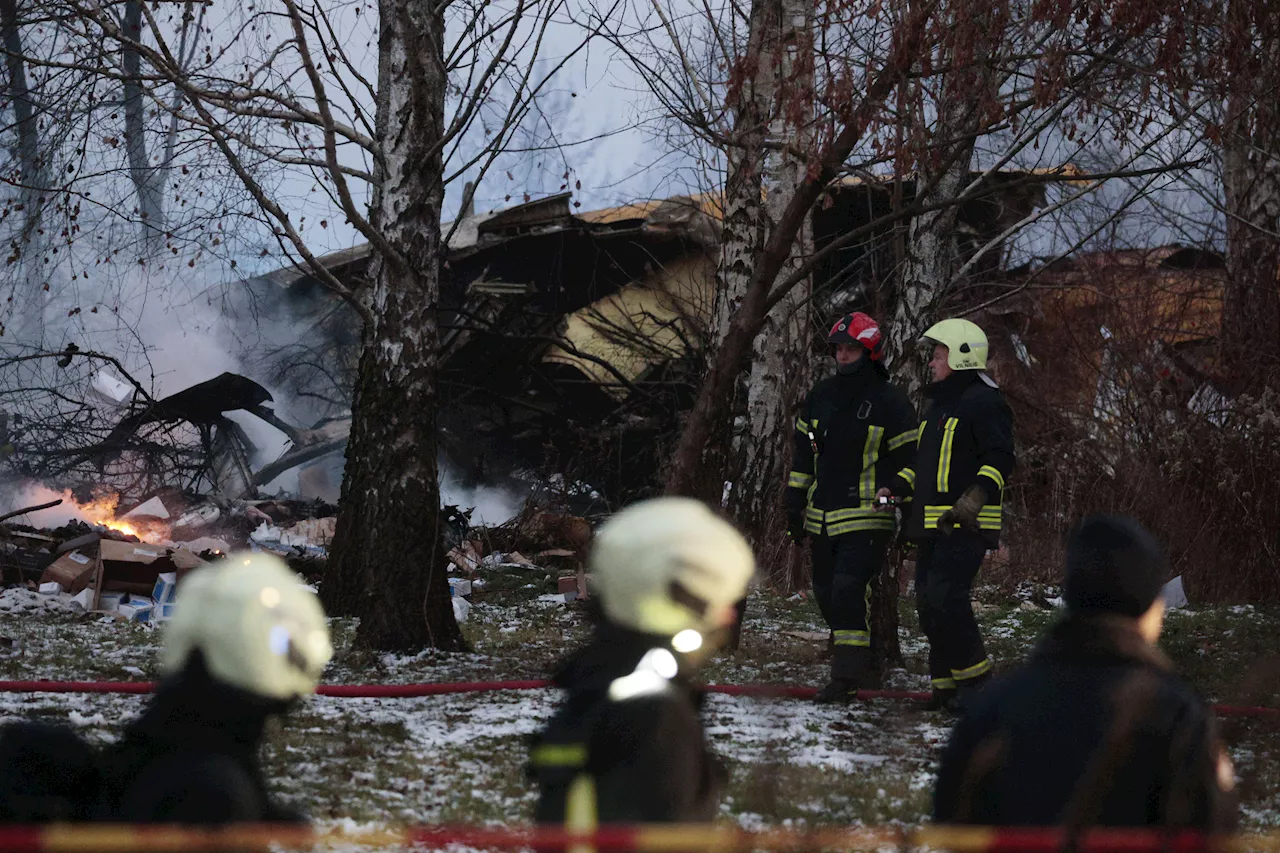 Aereo merci si schianta contro palazzo vicino a Vilnius