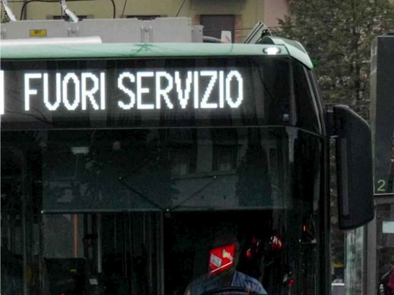 Sciopero 29 novembre 2024: stop ridotto a 4 ore per trasporti, scuola e sanità