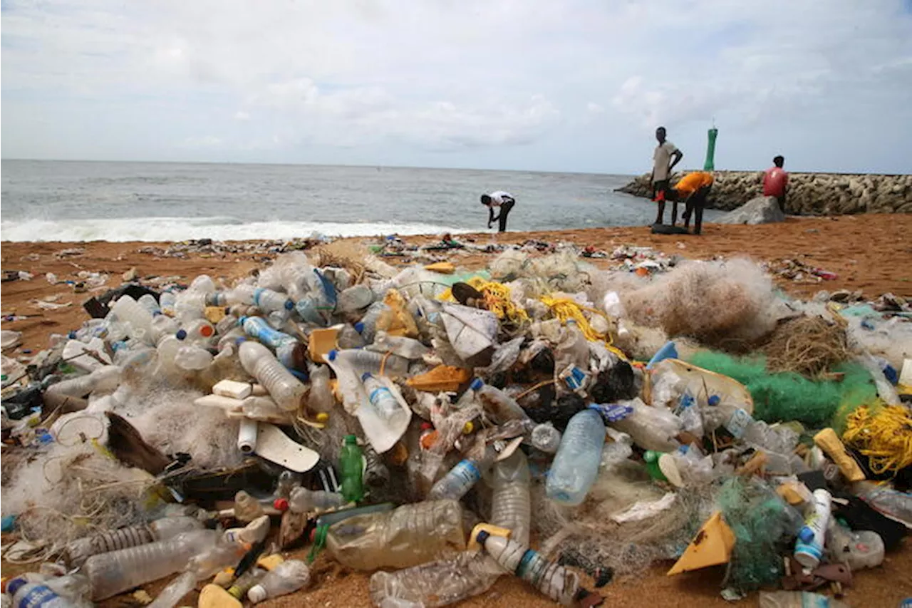 Greenpeace, serve accordo vincolante per ridurre la plastica