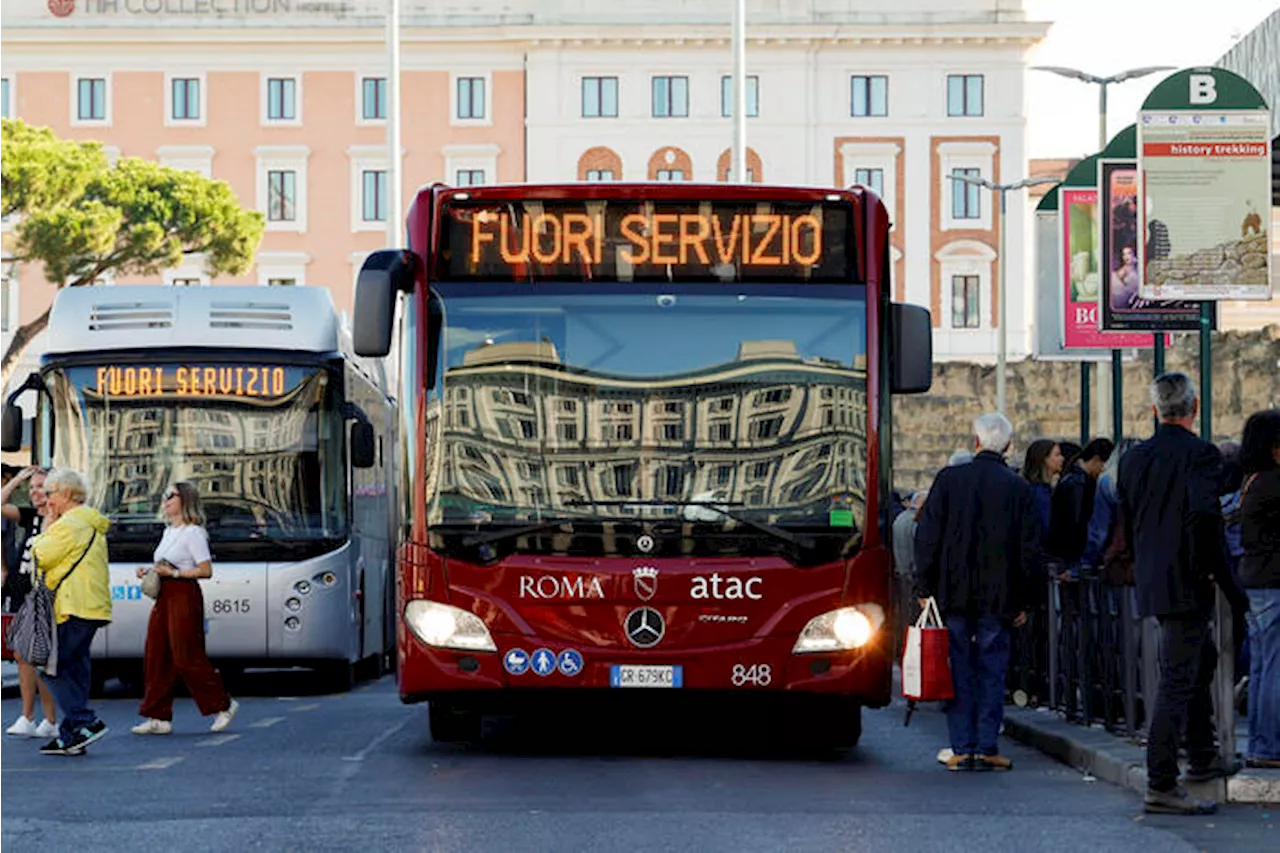 Il Garante: 'Ridurre a 4 ore gli scioperi dei trasporti del 29 novembre'. Salvini: 'Pronto a ridurre i disagi'