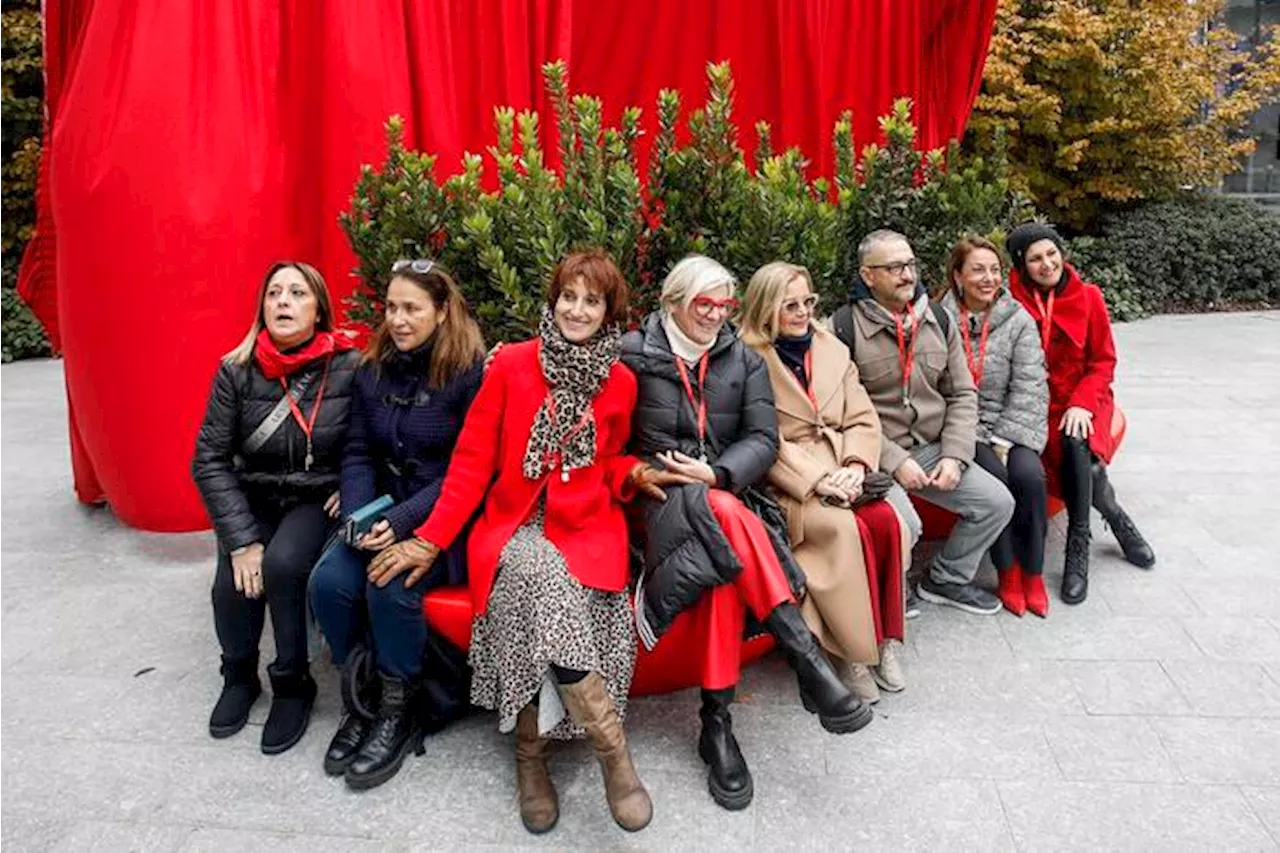 La sesta panchina rossa di Unipol contro la violenza di genere