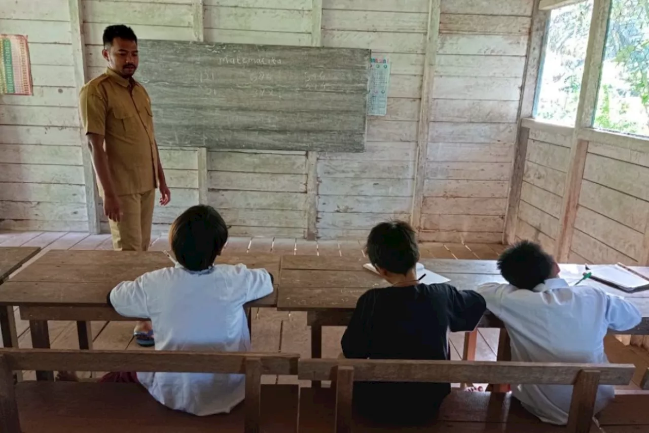 Di Tengah Hutan Meratus, Guru Muhammad Arshad Berjuang untuk Pendidikan