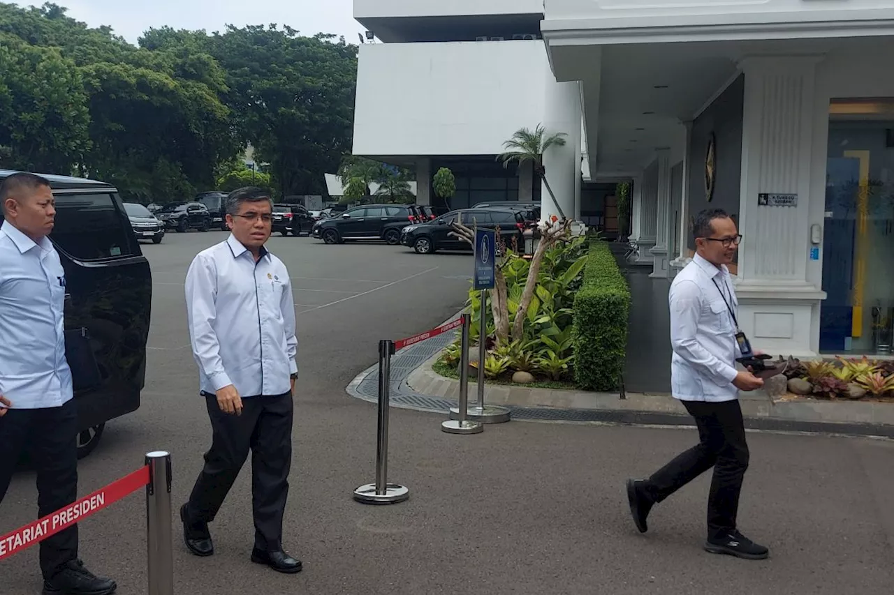 Presiden Prabowo Gelar Rapat Terbatas terkait Upah Minimum (UMP) 2025