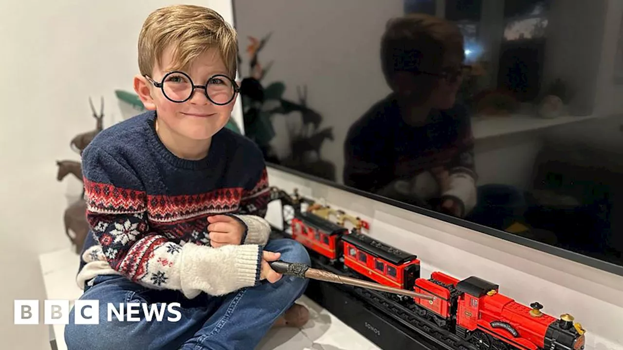 Harry Potter fan gifted wand by kind Washington stranger after losing his